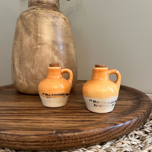 Vintage Old Kentucky Salt And Pepper Shakers‎ - Picture 2 of 5